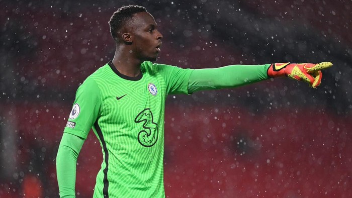 MANCHESTER, ENGLAND - OCTOBER 24: Edouard Mendy of Chelsea looks on during the Premier League match between Manchester United and Chelsea at Old Trafford on October 24, 2020 in Manchester, England. Sporting stadiums around the UK remain under strict restrictions due to the Coronavirus Pandemic as Government social distancing laws prohibit fans inside venues resulting in games being played behind closed doors. (Photo by Michael Regan/Getty Images)