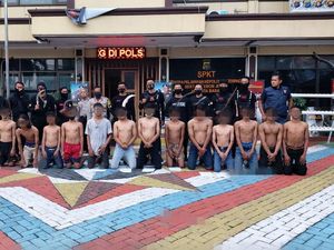 13 Pemuda Ditangkap Usai Tawuran di Kebon Jeruk, Celurit-Samurai Disita