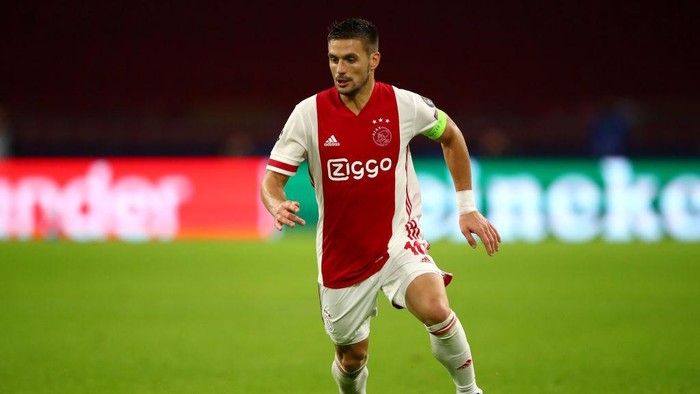 AMSTERDAM, NETHERLANDS - OCTOBER 21:  Dusan Tadic of Ajax in action during the UEFA Champions League Group D stage match between Ajax Amsterdam and Liverpool FC at Johan Cruijff Arena on October 21, 2020 in Amsterdam, Netherlands. (Photo by Dean Mouhtaropoulos/Getty Images)