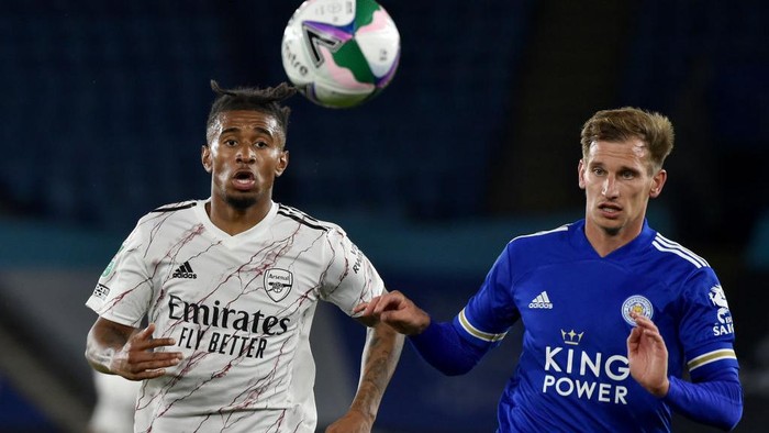 LEICESTER, ENGLAND - SEPTEMBER 23: Reiss Nelson of Arsenal runs for the ball with Marc Albrighton of Leicester City during the Carabao Cup third round match between Leicester City and Arsenal at The King Power Stadium on September 23, 2020 in Leicester, England. Football Stadiums around United Kingdom remain empty due to the Coronavirus Pandemic as Government social distancing laws prohibit fans inside venues resulting in fixtures being played behind closed doors. (Photo by Rui Vieira - Pool/Getty Images)