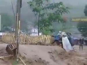 Banjir Bandang Terjang Ciparay Bandung, 152 KK Terkena Dampak