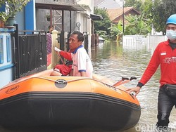 Banjir Setinggi Pinggang Orang Dewasa Rendam Permukiman di Kota Bogor
