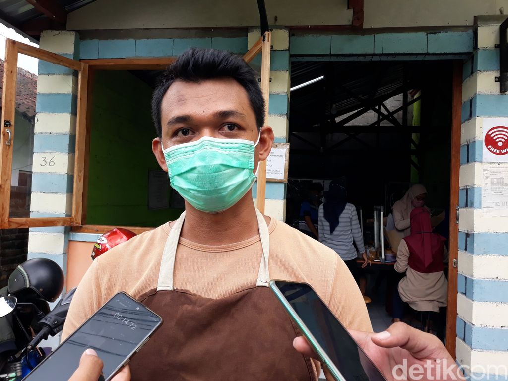 Cerita Koki yang Kena PHK Akibat COVID-19 Kini Beralih Makara Relawan