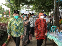 Kemnaker-Kemendes Salurkan Bantuan Jaring Pengaman Sosial di Tuban