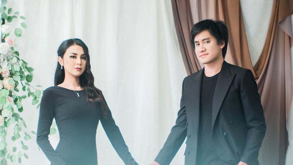 7 Potret Kemesraan Kevin Aprilio dan Vicy Melanie saat Pre-wedding 7 Potret Kemesraan Kevin Aprilio dan Vicy Melanie saat Pre-wedding