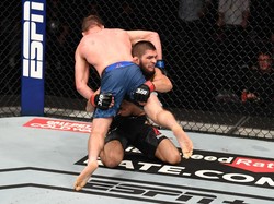 Triangle Choke, Sebuah Jurus yang Jarang Dipakai Khabib