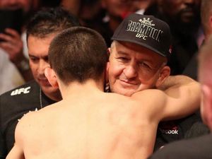 Doa Khabib ke Ayahnya: Semoga Allah Memberimu Surga Doa Khabib ke Ayahnya: Semoga Allah Memberimu Surga