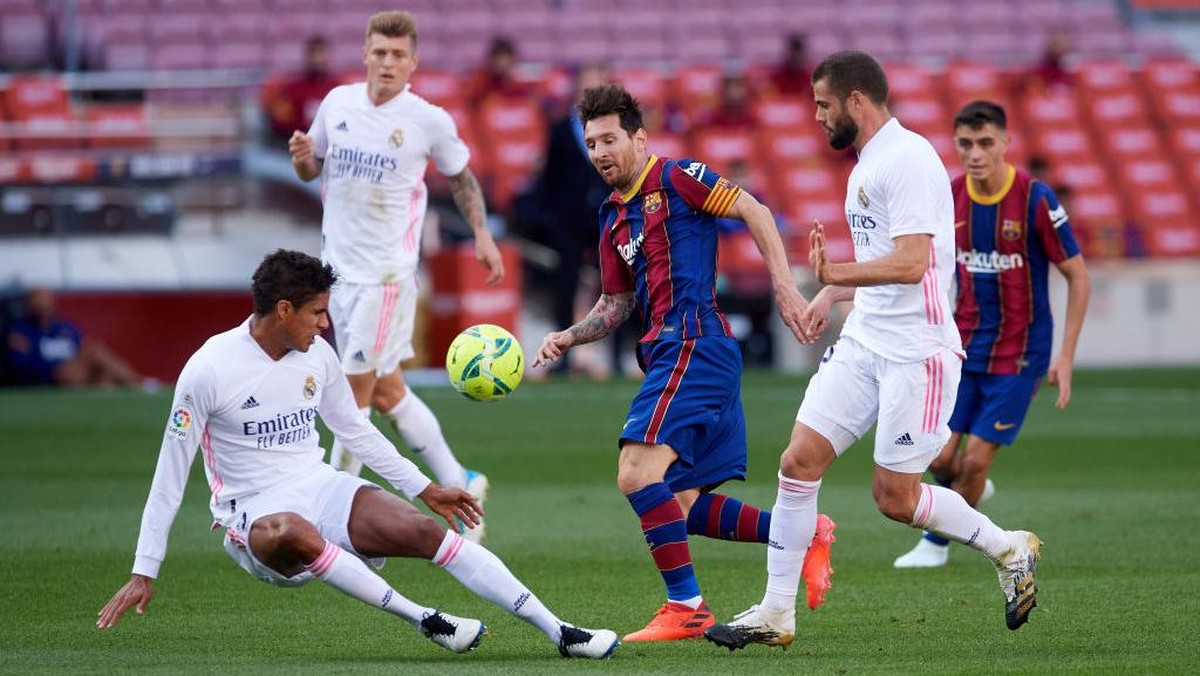 Lionel Messi melanjutkan puasa gol di laga El Clasico. (Foto: Getty Images/Alex Caparros)