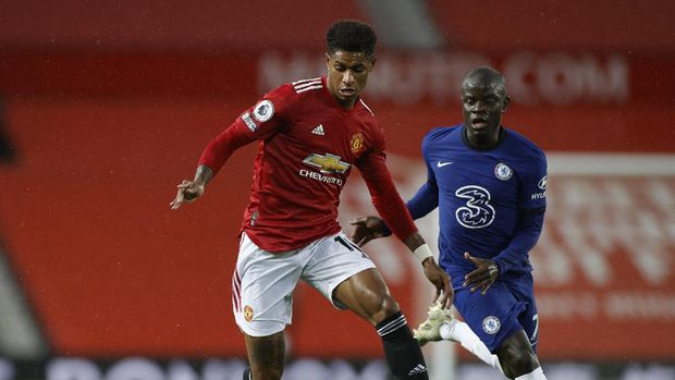 Manchester United's Marcus Rashford, left, duels for the ball with Chelsea's N'Golo Kante during the English Premier League soccer match between Manchester United and Chelsea, at the Old Trafford stadium in Manchester, England, Saturday, Oct. 24, 2020. (Phil Noble/Pool via AP)