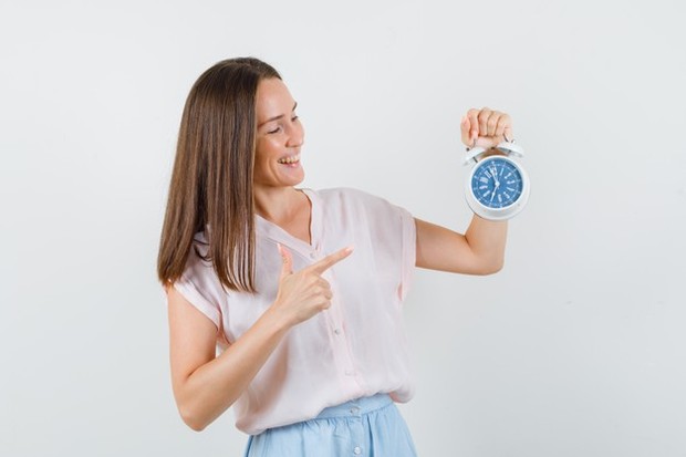 Keuntungan kuliah sambil freelance melatih mengatur waktu dengan baik/Freepik.com