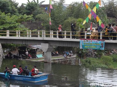 Momen Nikah Bareng 3 Pengantin di Bendung Lepen Yogya