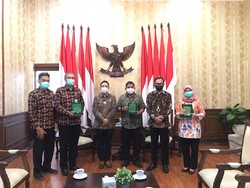 Kejari Kota Bogor Berikan Penghargaan Kepada Tiga OPD Pemkot Bogor