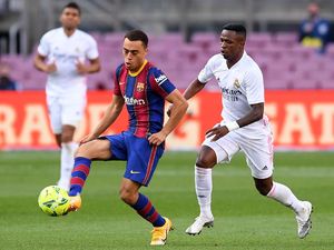 Debut El Clasico yang Pahit buat Sergino Dest