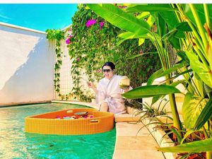 Via Vallen Begaya Seru Saat Nikmati Floating Breakfast Via Vallen Begaya Seru Saat Nikmati Floating Breakfast