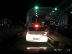 Viral Aksi Pemobil Terobos Palang-Tak Bayar Tol Jakasampurna Bekasi