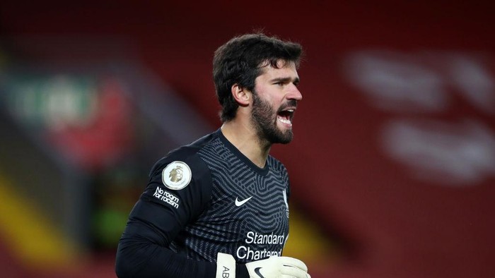 Alisson Becker LIVERPOOL, ENGLAND - OCTOBER 24: Alisson Becker of Liverpool gives his team instructions during the Premier League match between Liverpool and Sheffield United at Anfield on October 24, 2020 in Liverpool, England. Sporting stadiums around the UK remain under strict restrictions due to the Coronavirus Pandemic as Government social distancing laws prohibit fans inside venues resulting in games being played behind closed doors. (Photo by Michael Steele/Getty Images)