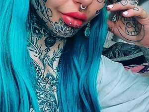 Dijuluki Gadis Naga, Wanita Ini Tak Kapok Tato Bola Mata Meski Pernah Buta Dijuluki Gadis Naga, Wanita Ini Tak Kapok Tato Bola Mata Meski Pernah Buta