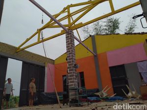 Angin Kencang Rusak Puluhan Rumah dan Fasilitas Umum di Mojokerto