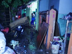 3 Rumah Jebol-Puluhan Terendam Banjir Bandang di Cimahi
