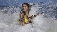 Corona Melandai, Pantai Venezuela Ramai Lagi