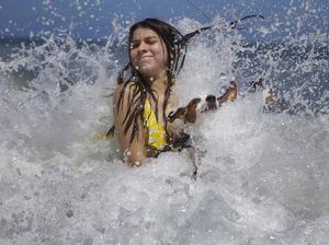 Corona Melandai, Pantai Venezuela Ramai Lagi