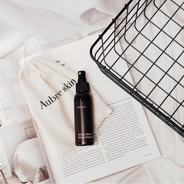 Skincare dengan kandungan witch hazel.