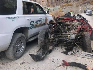 Ngeri! Detik-detik Jeep Wrangler Terguling dari Jurang