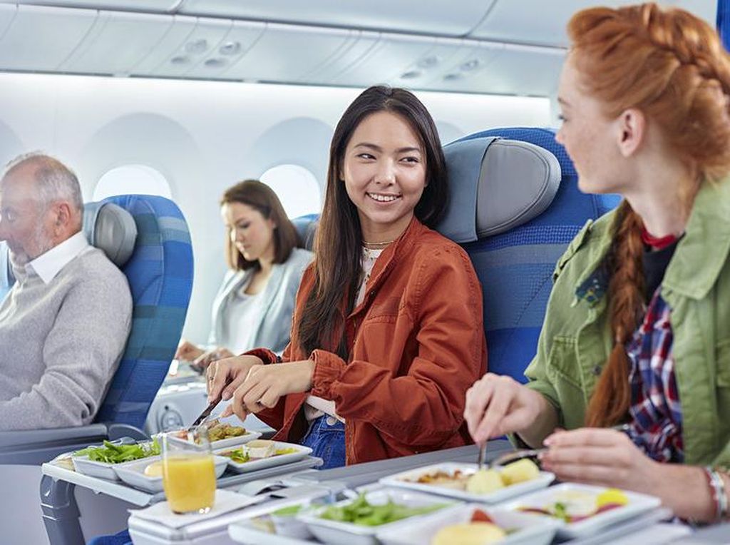 Karena Pandemi, 5 Maskapai Penerbangan Ini Terpaksa Jualan Makanan