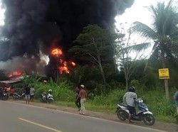 Detik-detik Gudang Tempat Penyimpanan Minyak di Jambi Terbakar