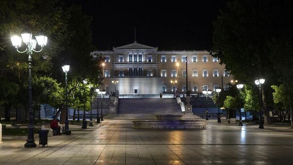 Begini Lengangnya Yunani saat Jam Malam