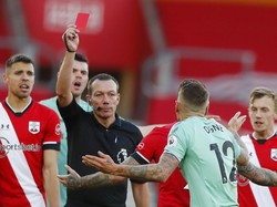 Lucas Digne Kena Kartu Merah, Fans Liverpool Bilang Karma