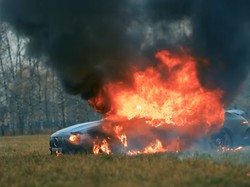 Duh! Kesal dengan Pelayanan Dealer, Mercy Rp 5,6 Miliar Dibakar