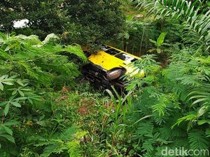 Mobil Elf Masuk Jurang di Ciamis, 1 Orang Tewas