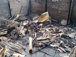 Parkiran di Jalan Simprug Golf 2 Ikut Terbakar, Motor-motor Hangus