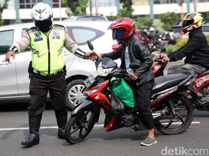 Motor Tanpa Pelat Belakang Diincar Polisi, Segini Denda Tilangnya