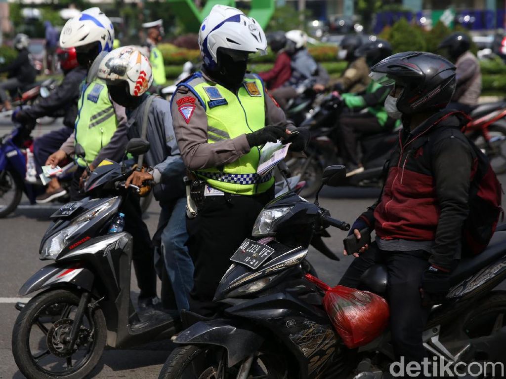 Rencana Polisi Tak Lagi Lakukan Tilang, Pengamat: Cara Lama Sudah Saatnya Ditinggalkan Rencana Polisi Tak Lagi Lakukan Tilang, Pengamat: Cara Lama Sudah Saatnya Ditinggalkan