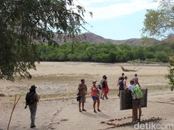 Warga Segel Pos Balai TN Komodo, Ada Apa?