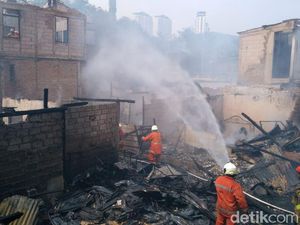 5 Fakta Kebakaran di Simprug Hanguskan Motor dan Permukiman
