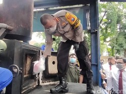 79 Kg Sabu hingga Belasan Ribu Pil Ekstasi Dimusnahkan di Surabaya