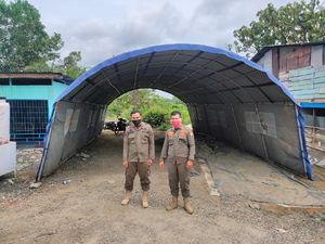 Pemprov Riau Kebut Pembuatan Posko Satgas COVID-19 Jelang Libur Panjang Pemprov Riau Kebut Pembuatan Posko Satgas COVID-19 Jelang Libur Panjang