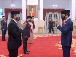 Jokowi Lantik 12 Dubes RI, Termasuk Politikus Golkar Roem Kono