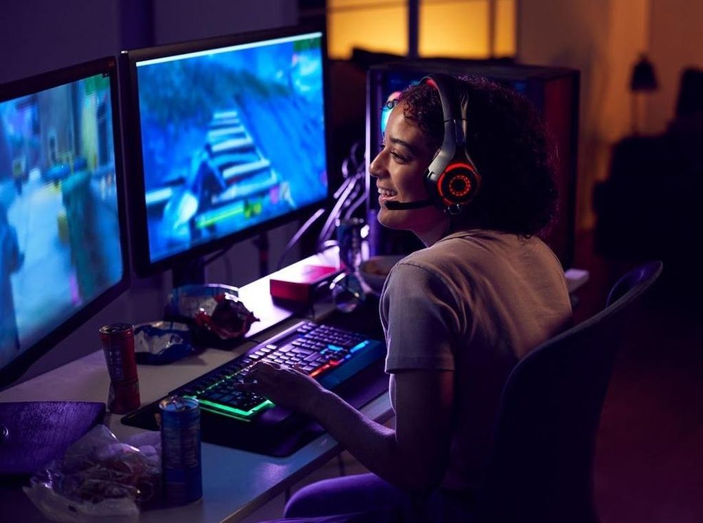 4 Pertimbangan Memilih Game Mobile vs PC 4 Pertimbangan Memilih Game Mobile vs PC