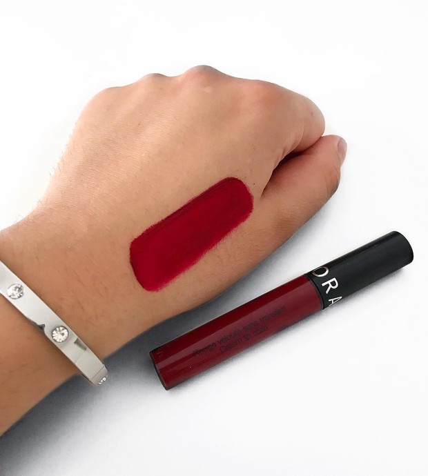 Lipstik ala Emily Cooper