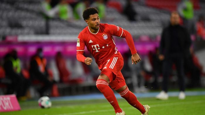Serge Gnabry MUNICH, GERMANY - OCTOBER 04: Serge Gnabry of Bayern Muenchen plays the ball during the Bundesliga match between FC Bayern Muenchen and Hertha BSC at Allianz Arena on October 04, 2020 in Munich, Germany. (Photo by Sebastian Widmann/Getty Images)