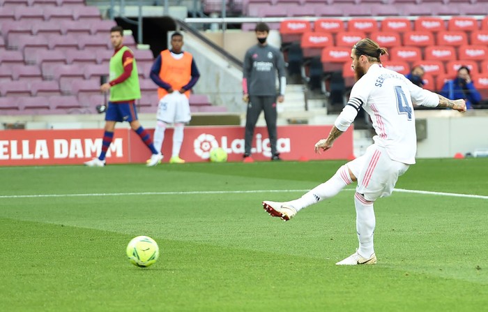 BARCELONA, SPAIN - OCTOBER 24: Sergio Ramos of Real Madrid scores his sides second goal from the during the La Liga Santander match between FC Barcelona and Real Madrid at Camp Nou on October 24, 2020 in Barcelona, Spain. Sporting stadiums around Spain remain under strict restrictions due to the Coronavirus Pandemic as Government social distancing laws prohibit fans inside venues resulting in games being played behind closed doors. (Photo by Alex Caparros/Getty Images)