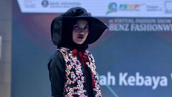 10 Koleksi Roemah Kebaya di Mercedes Fashion Week Rusia 2020