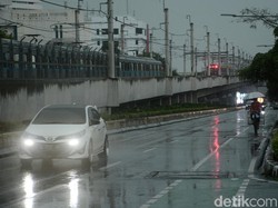 Salah Kaprah Penggunaan Lampu Hazard Saat Hujan