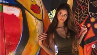 Intip Gaya Putri Shah Rukh Khan Pose di Kamar Mandi, Makin Seksi dan Dewasa