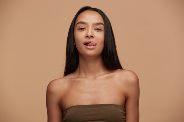 Terlalu Seing Menjilat Bibir