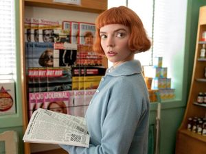 The Queens Gambit: Pion-Pion Cantik Yang Melenakan